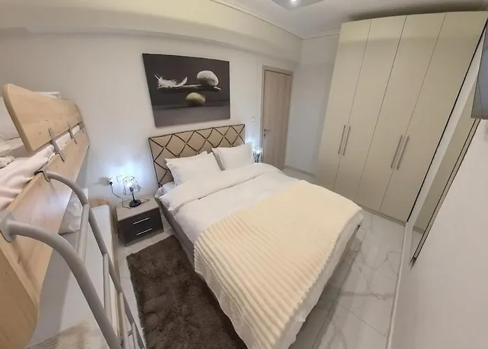 Cozy Sea View Apartment In Paralia