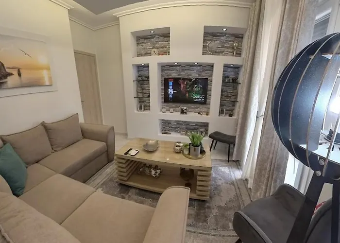 Cozy Sea View Apartment In Paralia